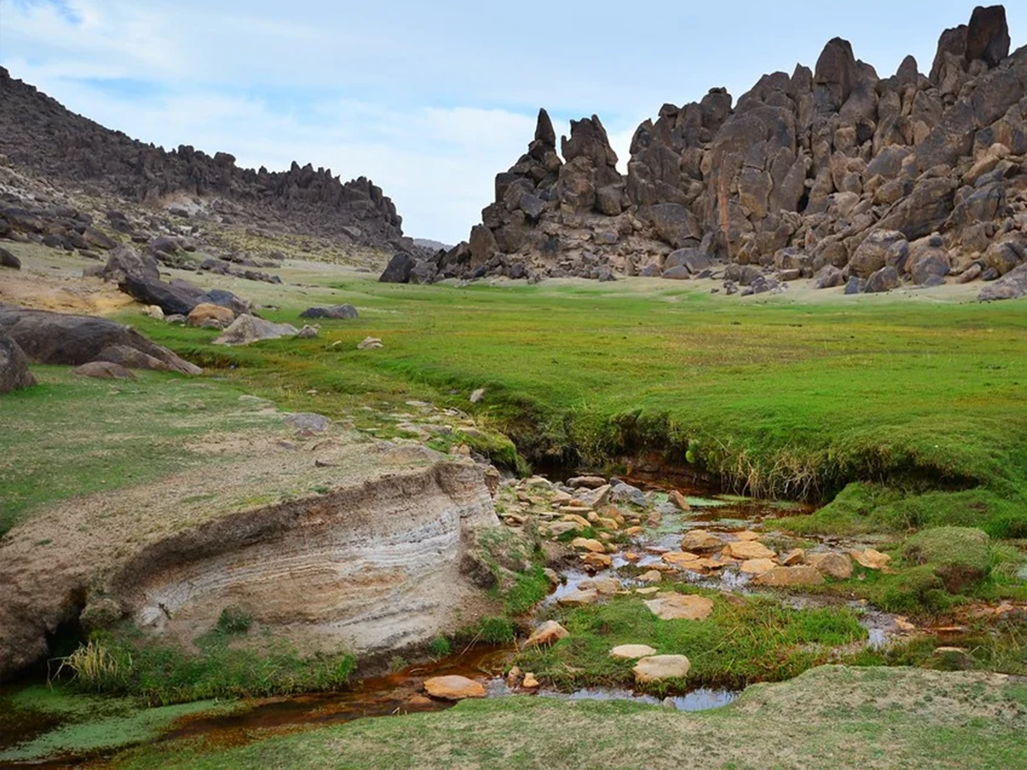 6-Day Siroua Mountain Trek (Volcanic Massif & Saffron Trails)